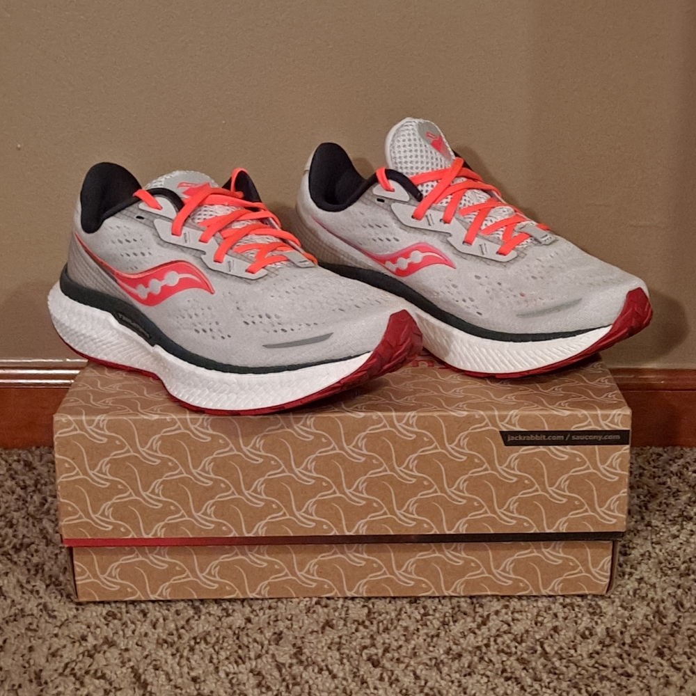 Saucony Jackalope Rouge Triumph 19 Women's Size 6.5
